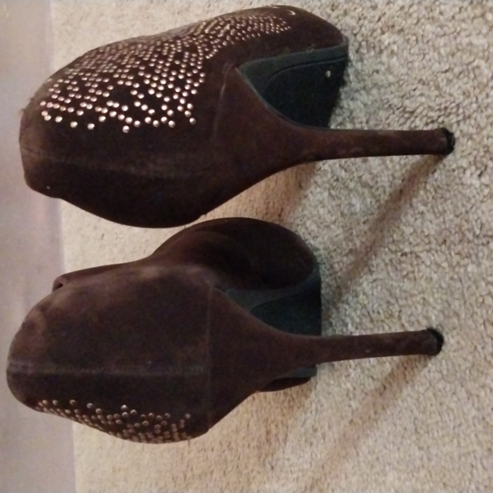 Heels - Picture 3 of 3